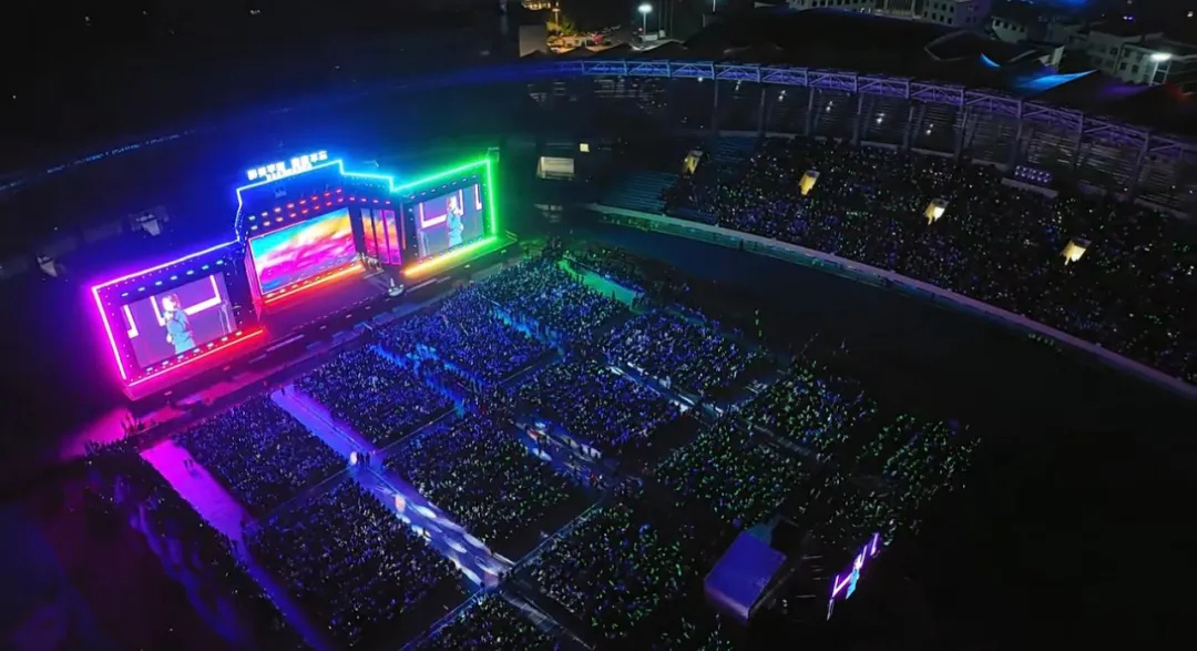 平阳体育中心群星演唱会!超万人围观,现场火爆High唱! 平阳体育中心群星演唱会!超万人围观,现场火爆High唱!