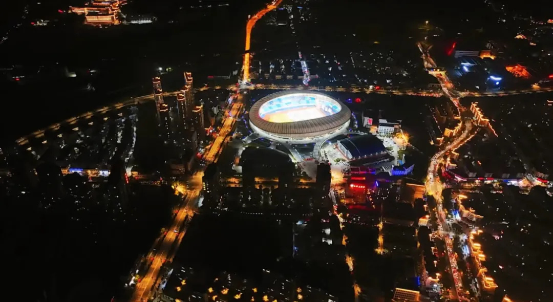 平阳体育中心群星演唱会!超万人围观,现场火爆High唱! 平阳体育中心群星演唱会!超万人围观,现场火爆High唱!