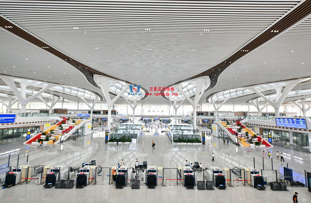 重庆东站:揭开“西部高铁新地标”神秘面纱 重庆东站:揭开“西部高铁新地标”神秘面纱