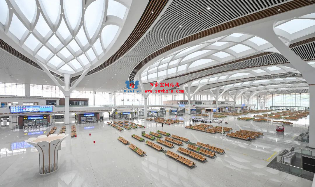 重庆东站:揭开“西部高铁新地标”神秘面纱 重庆东站:揭开“西部高铁新地标”神秘面纱