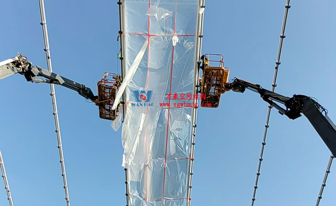 无锡奥体中心体育场ETFE膜首吊成功,太湖畔将闪耀“生态之光” 无锡奥体中心体育场ETFE膜首吊成功,太湖畔将闪耀“生态之光”