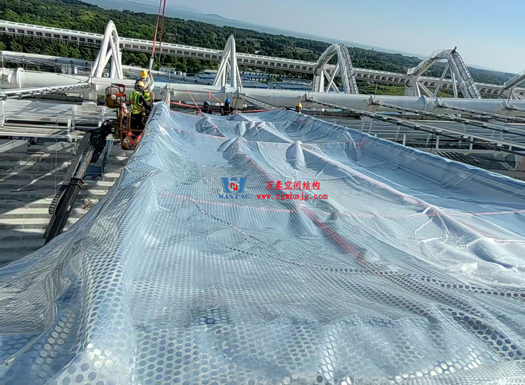 无锡奥体中心体育场ETFE膜首吊成功,太湖畔将闪耀“生态之光” 无锡奥体中心体育场ETFE膜首吊成功,太湖畔将闪耀“生态之光”